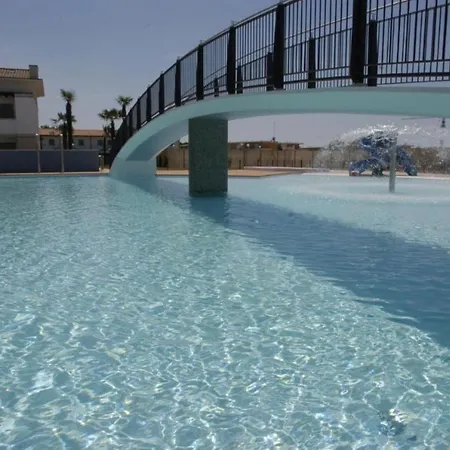 Stunning 3 Bedroom With Swimming Pool *