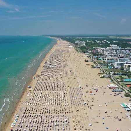 Stunning 3 Bedroom With Swimming Pool Apartment Bibione
