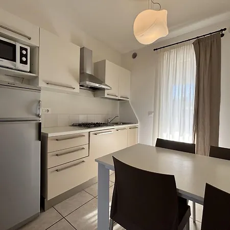Stunning With Shared Pool Apartment *