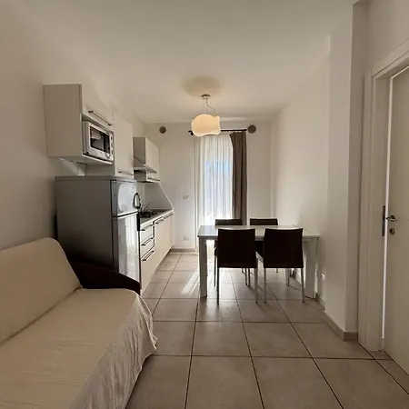 Apartment Stunning With Shared Pool *