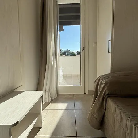 Stunning With Shared Pool Apartment *